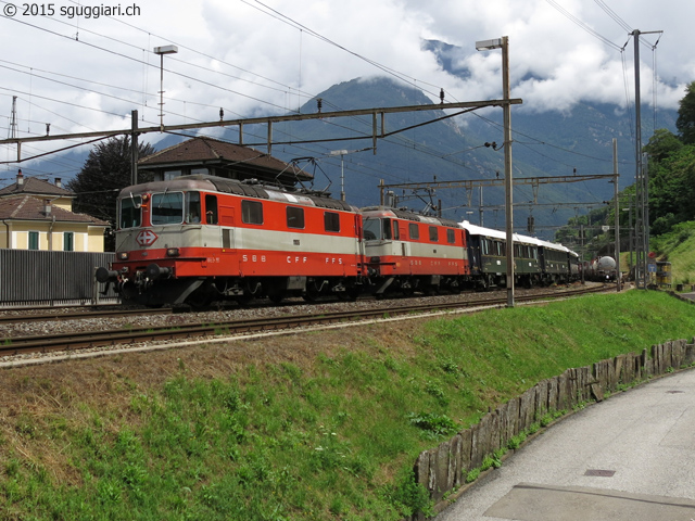 FFS Re 4/4 II 11108 e 11109 'Swiss Express' con VSOE
